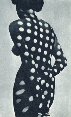 66lanvin:  nevver:  How to bend light, Heinrich Heidersberger  SHADOWPLAY……….No.1 