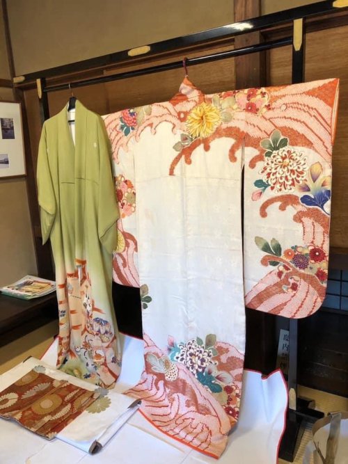 thekimonogallery:“Matsudaira’s colored tomesode inherited from my grandmother Tokugawa’s furisode in