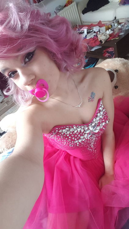 daddy-little-glitter-princess: My paci matched my dress