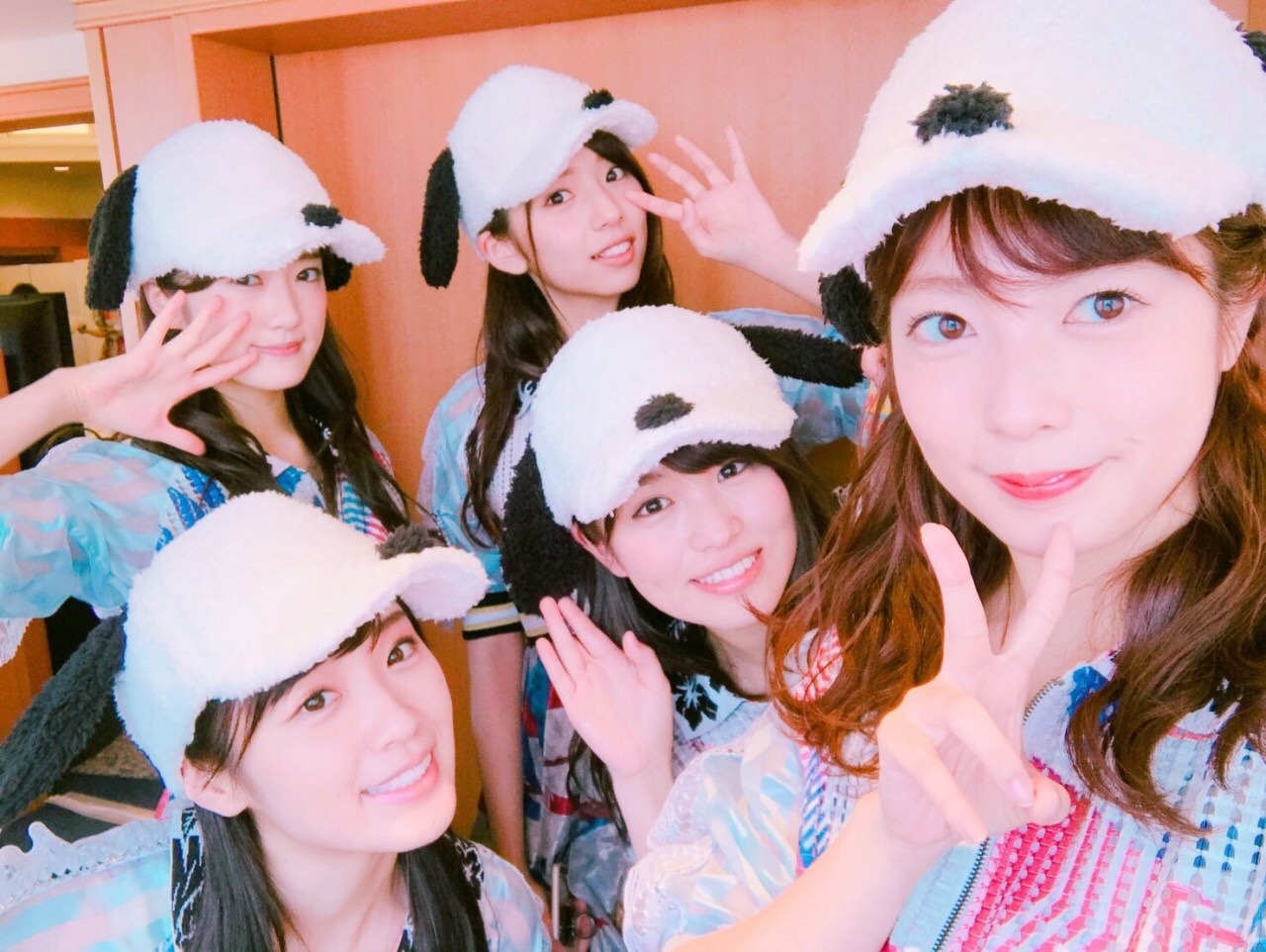 乃木坂46 Usj スヌーピー帽子で集合写真 Tumbex