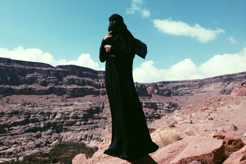 Yumna Al-Arashi: The Hijab as Power: Explorations in Northern Yemenvia lensculture: Al-Arashi, 