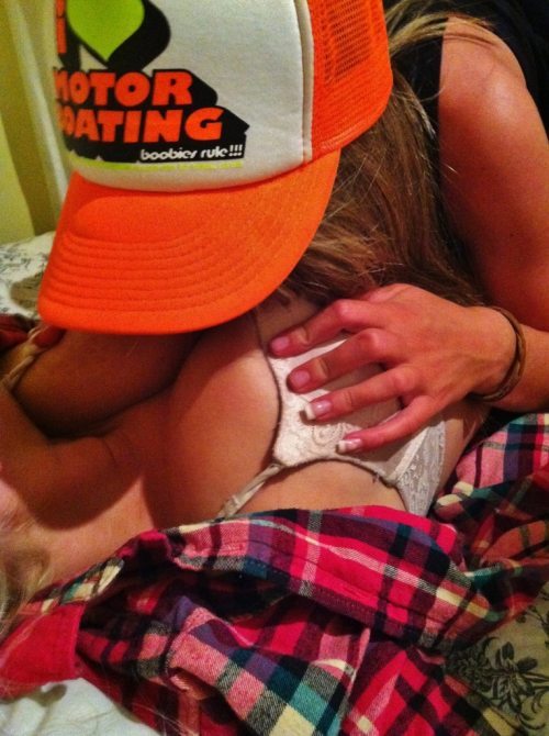 hotcollegebabes:  Motor boating