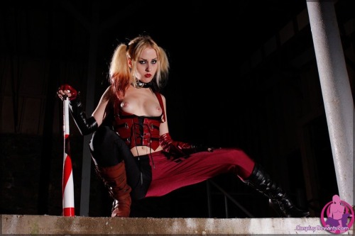 msdaniibabii:  Naughty Harley Quinn cosplay part 1 