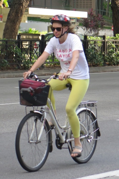 1000cyclists:  1000 cyclists #0113 : the casual city girl