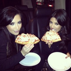 hellyeahsonia:  ultimatekimkardashian:  Pizza date!  instagram: ultimatekimkardashian  Xx