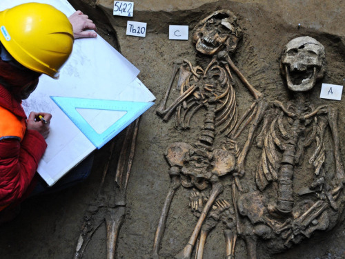 strangeremains:  Ancient mass grave unearthed at Italian gallery thought to contain dozens of plague