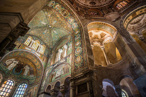 flybybee:archatlas:Le Chiese Romaniche a Ravenna Marco RavasiniThe Basilica of San Vitale is a churc