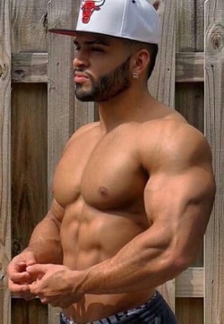 pec-men:  Browse my blog for more pictures