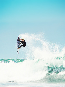 highenoughtoseethesea:  Kolohe Andino Ph: Greg Gyselinck