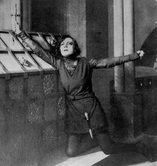 fawnvelveteen:Female Hamlets: Sarah Bernhardt (1899), Asta Nielsen (1920), Frances de la Tour (1979)