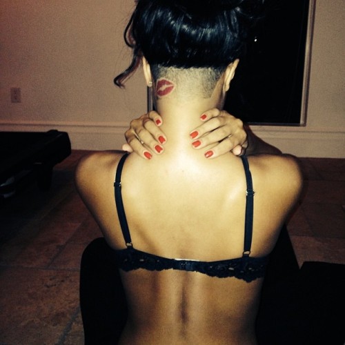 phuckindope:  So sexy ! 