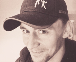 ohaldir:   Tom Hiddleston + his UNICEF project “Je suis arrivé! I am in GUINEA