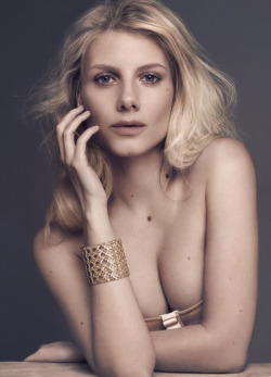 sylviagetyourheadouttheoven:  Mélanie Laurent - Marie