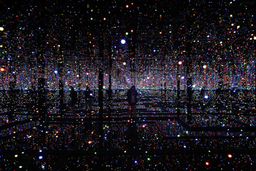 completelycaroline: creativehouses: &ldquo;Infinity Mirrored Room - Filled With the Brilliance o