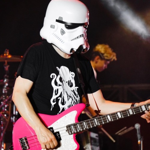 blink182:I could never own up, I don’t want to speak up, I don’t want to grow up… #Wildfire