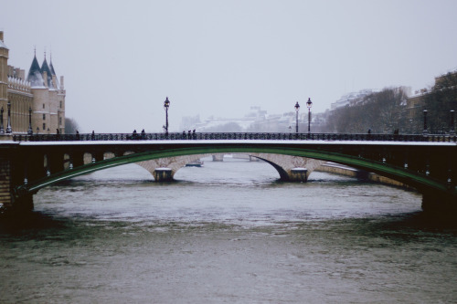 mystic-revelations:Paris.