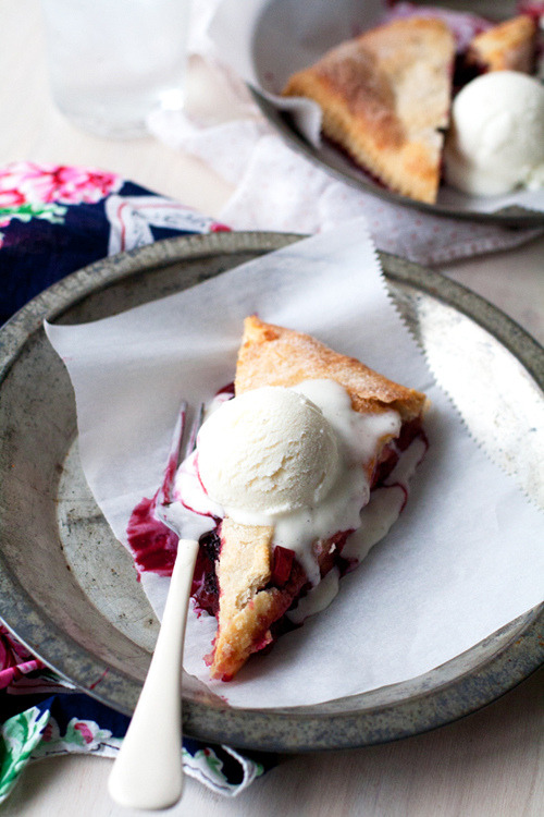 delectabledelight:  Fold-Over Rhuberry Pie (by Cindy | Hungry Girl por Vida) 
