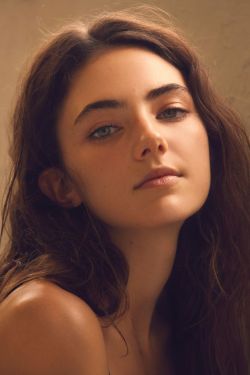 that-pretty-face:  Amelia Zadro