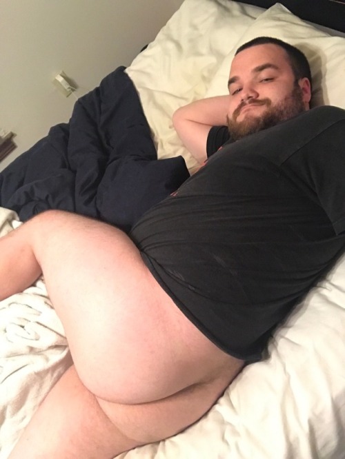 mister-moscato:  gripmonster:  I got my haircut and was feeling cute so I took some pictures of me and my butt :)  Gorgeous cubby