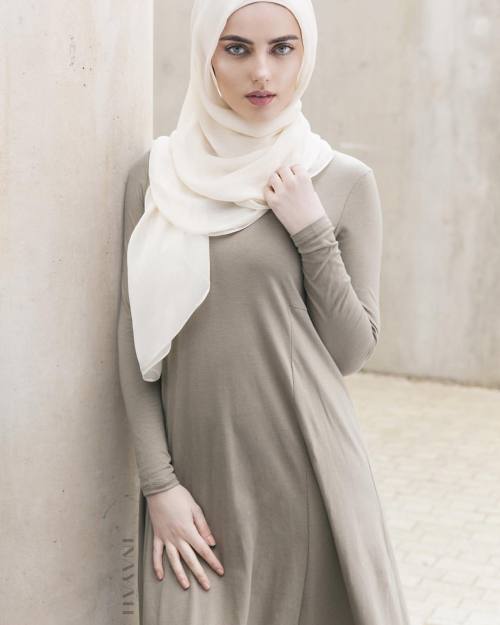 islamic-fashion-inayah: Spring Styling in ethereal hues. Classic structures and casual modest fashio