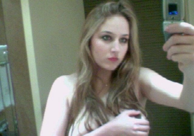 celebgoodies:  Leelee Sobieski  http://celebgoodies.tumblr.com