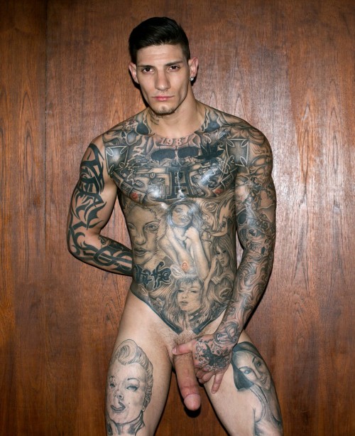 Handsome, sexy man with some incredible tat work - WOOF