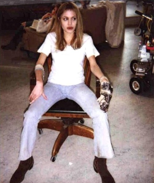 le-jolie:  Full size, unedited pics of Angelina on the set of Girl, Interrupted.