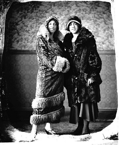 sydneyflapper:  nudiemuse:  ersassmus:  African American flappers and Jazz Age women  HOLY SHIT I HAVE NEVER SEEN BLACK FLAPPERS BEFORE!  There were many fabulous African American flappers. No wonder - it was African American musicians who put the Jazz