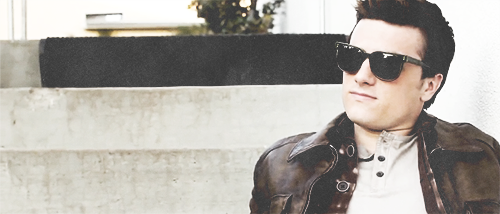 ❝Oh man, we did do this one kind of… James Dean-y sort of look with this cool brown leather jacket, 