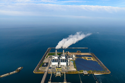 Maxima power plant (formerly Flevocentrale) of Electrabel, on its own artificial island in the IJsse