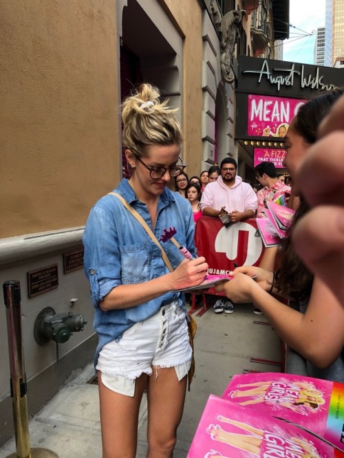 legendary-louderman:Taylor Louderman at the stage door // via tomlokis on Twitter