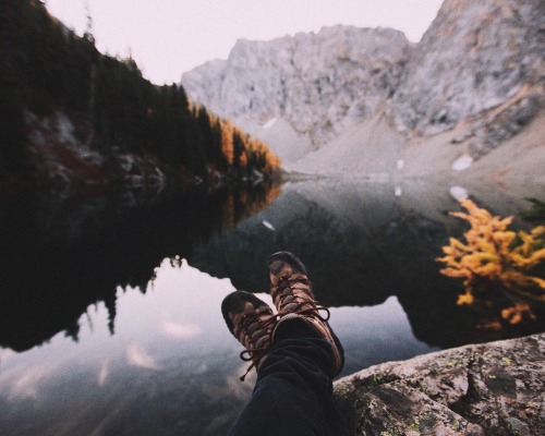 heidigrainger: andrewtkearns: An early morning, with the lake all to myself.  + nature