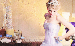 scarletletterswift:  Taylor Swift as Disney Princesses (Part One) 