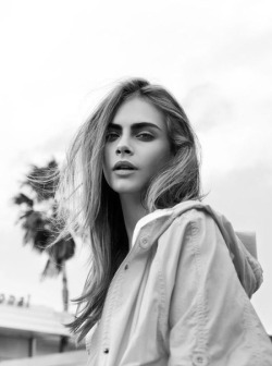 colorless-b-e-a-u-t-y:  Cara Delevingne 