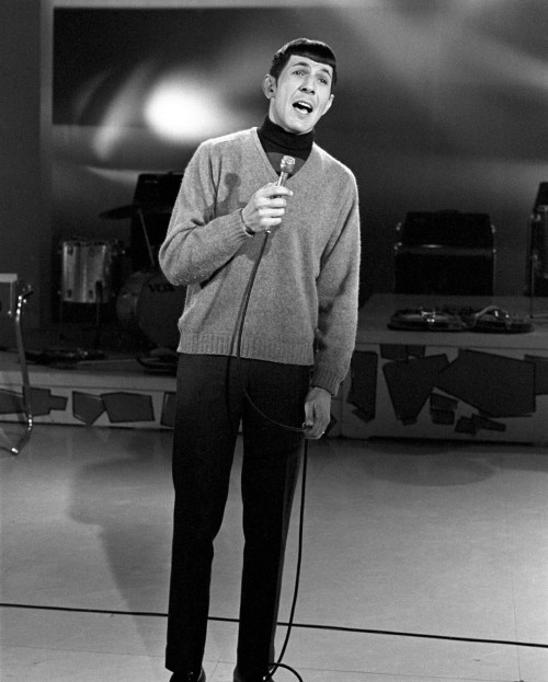 atomic-chronoscaph:Leonard Nimoy - The Dick Clark Show (1968)