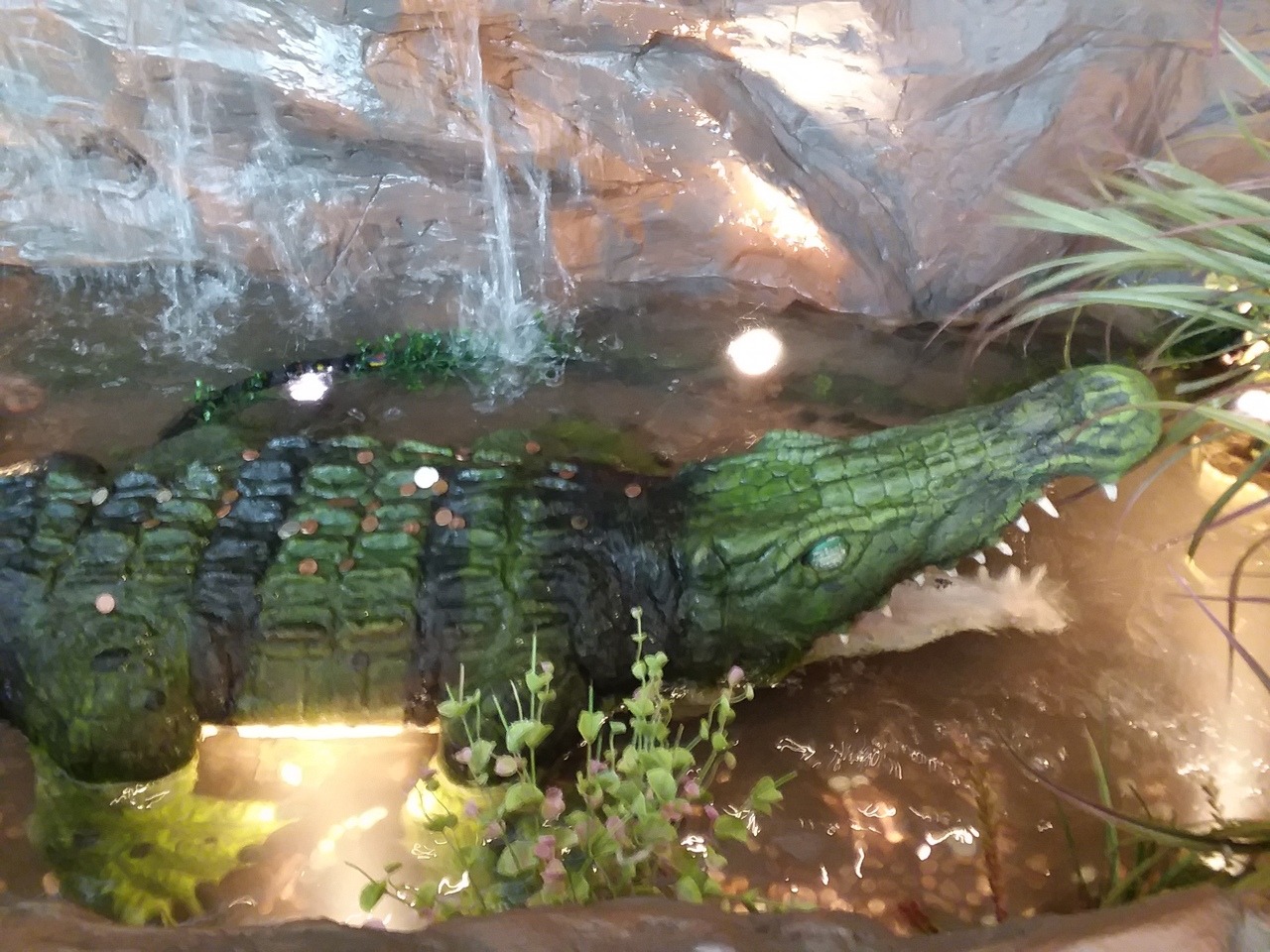 Rainforest Cafe Alligator : r/submechanophobia