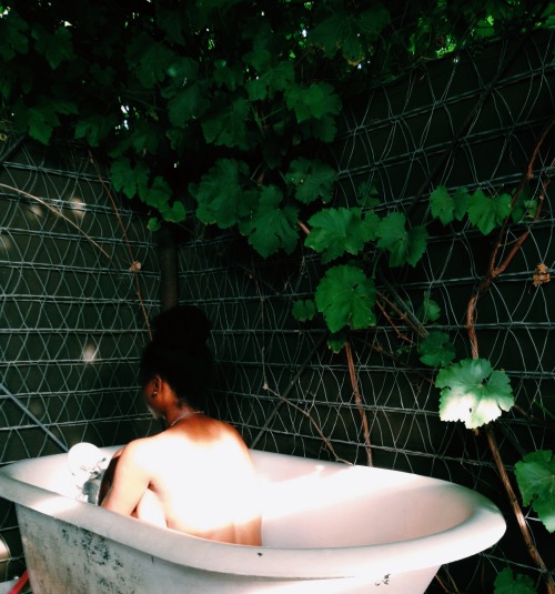 sunflowerchlo:  sunflowerchlo:  While in Marfa we had no air condition and no electricity. There was