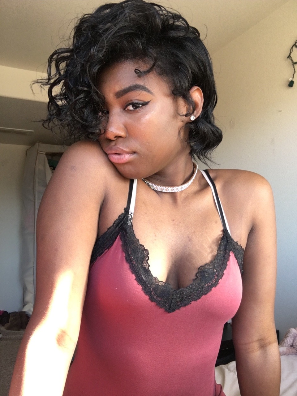 humanrock-blog:  songaeheehee:  Sweeter than a Swisher  Who is she? 😩😩