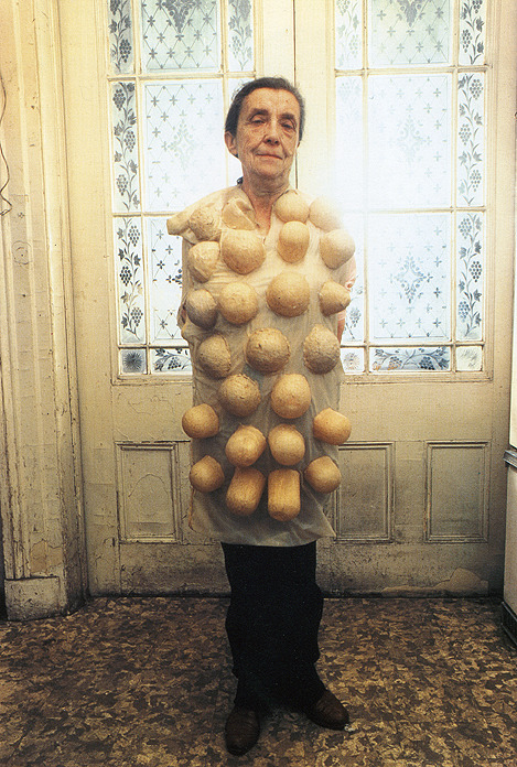 raveneuse:
“ Louise Bourgeois in her Chelsea home, 2007. Photographed by Duane Michaels.
”