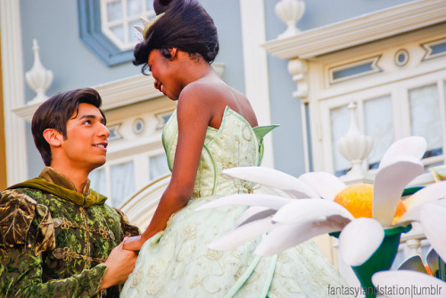 fantasylandstation:Prince Naveen &amp; Tiana on Flickr.