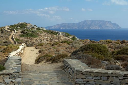 whatshouldwecallhomer:last-of-the-romans:The Tomb of Homer in Ios, Greece. What should we call 