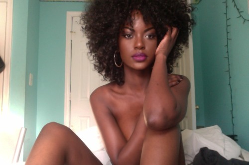 thefakerihanna:  Today i fell inlove with my skin all over again… thank you #blackoutday