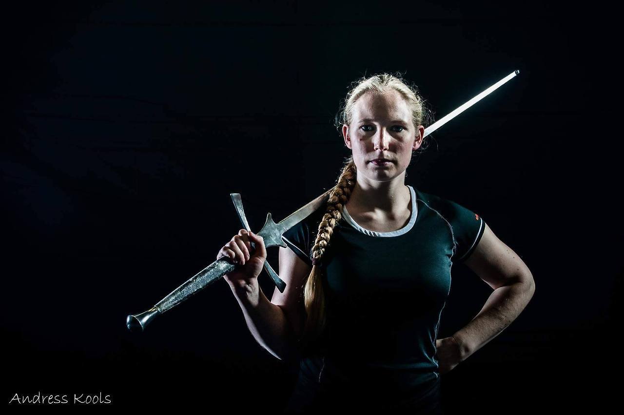 just-opal-things:  mindhost:  Dutch longsword fencer Tosca Beuming Photographed by Martin