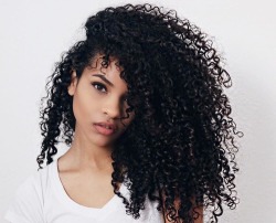 gasolineandhome:  I want her hair omg  this is how my hair is when ive grown it out :-))))