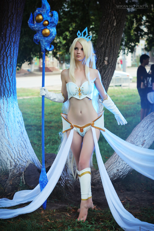 hotcosplaychicks:  LoL - Janna by AkinaGasai Check out http://hotcosplaychicks.tumblr.com for more awesome cosplay 