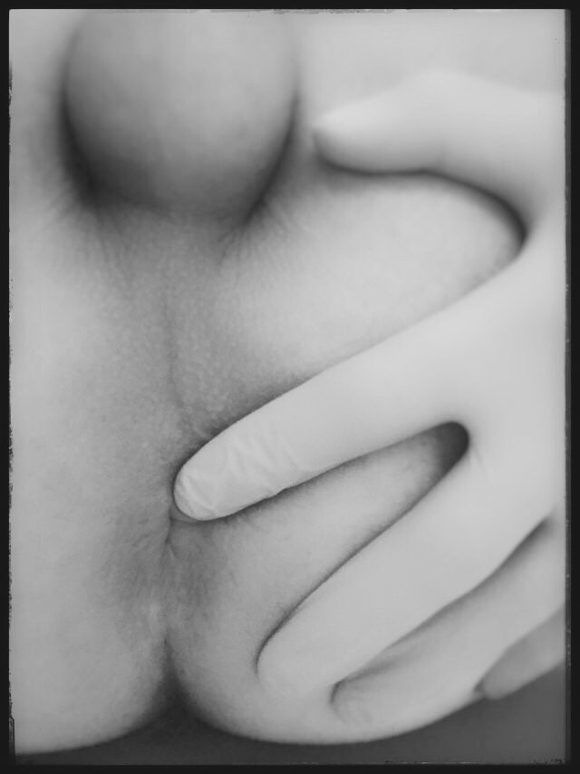 shizzler: black-and-white-erotic-art:  Explore…  Mmmmmm… 