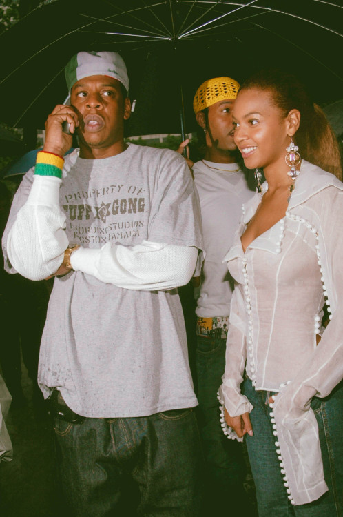  Jay-Z & Beyoncé photographed by Evan Agostini while leaving the Rosa Cha by Amir Slama S/S 04 C