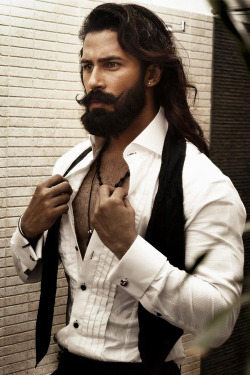 coelasquid:  crushalltheraspberries: Pakistani model Abbas Jaffrey   Yes perfect