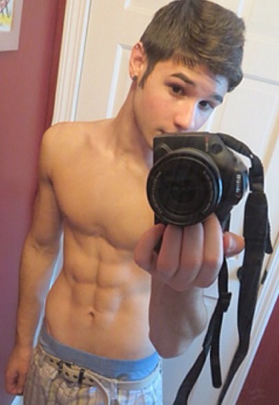 #Wannaseesomecuteboys