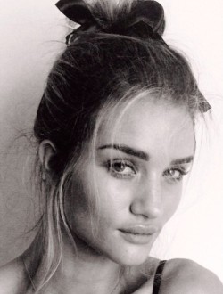 vicsecretmodels:  Rosie HW